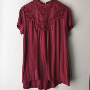 Detailed maroon high neck shirt
